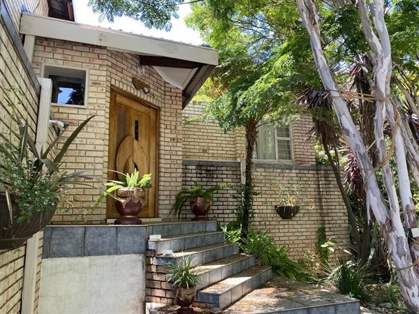 4 Bedroom House 4 Bedroom House