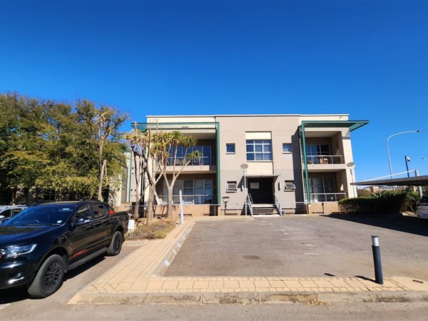 792  m² Commercial space