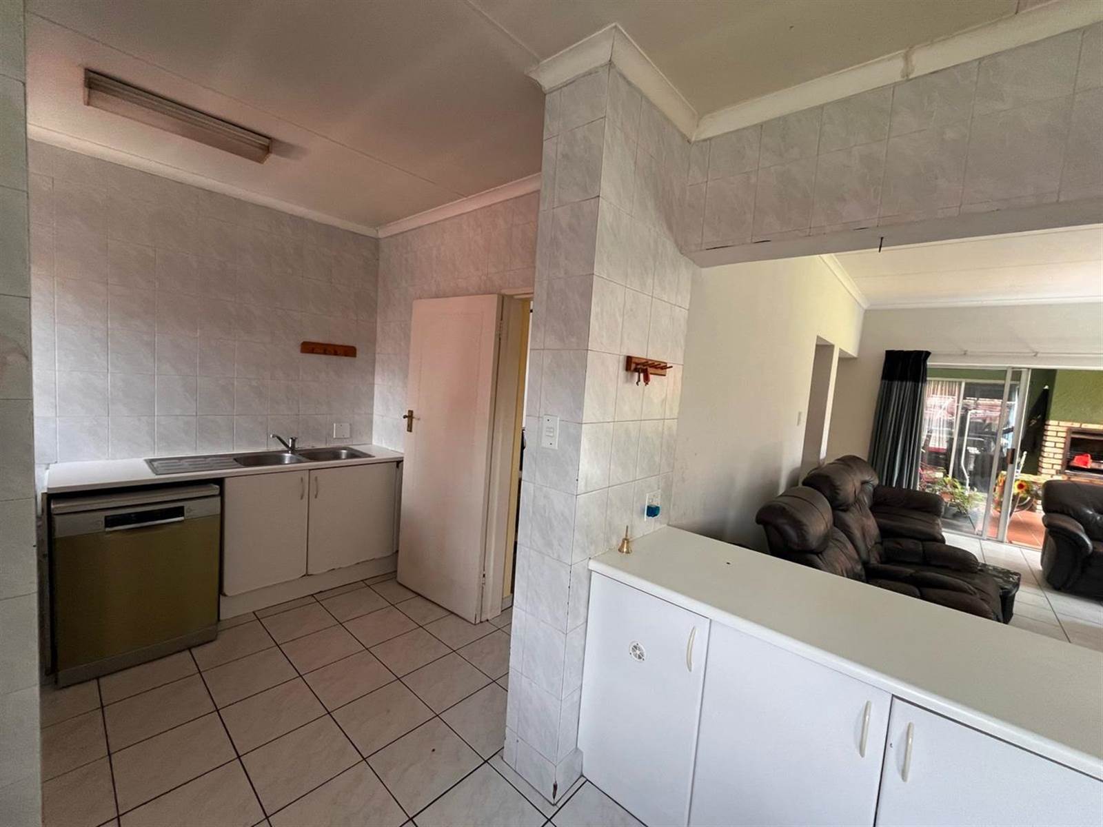 4 Bed House in Kempton Park Central photo number 16