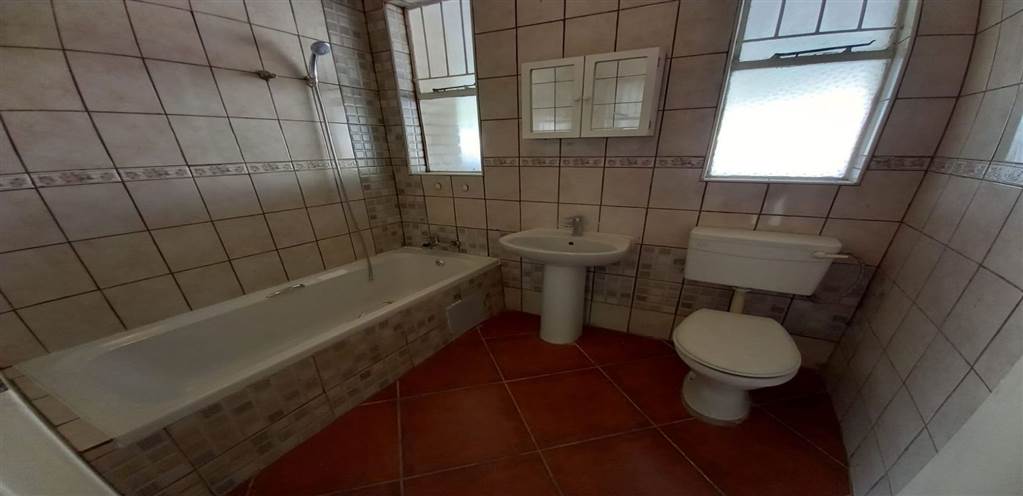 2 Bed Flat in Secunda photo number 12