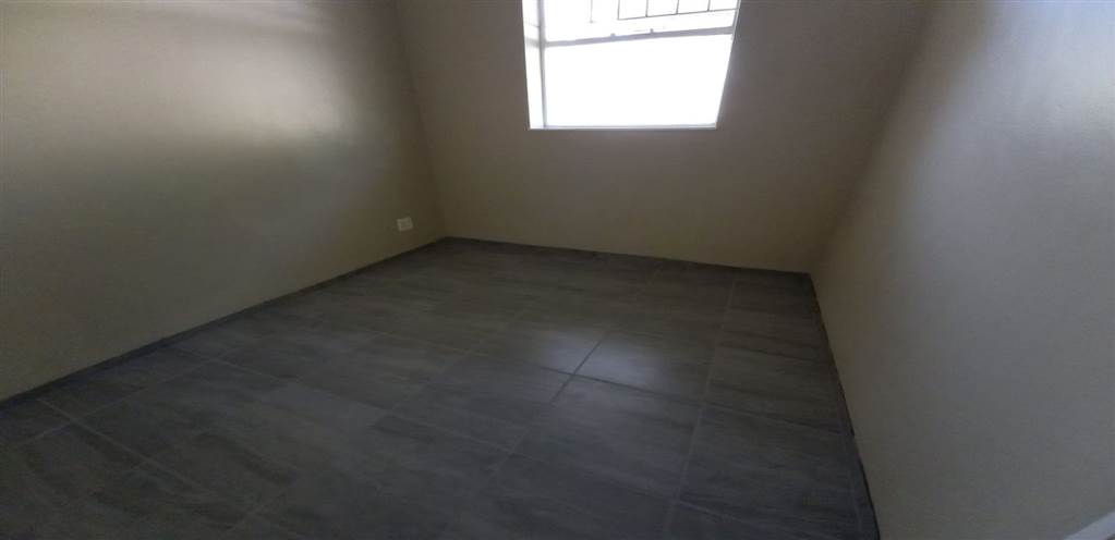2 Bed Flat in Secunda photo number 7