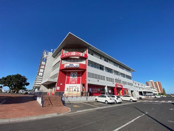 563  m² Commercial space