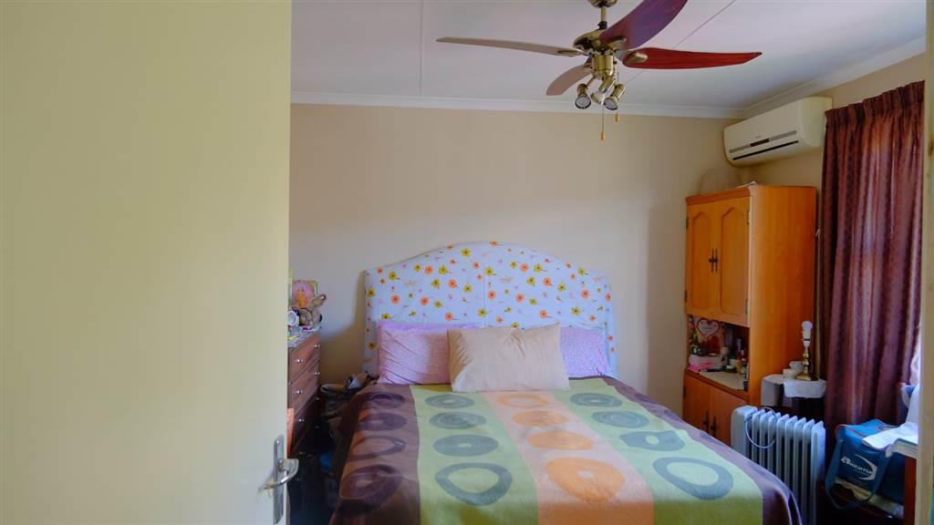 3 Bed Flat in Woodhaven photo number 6