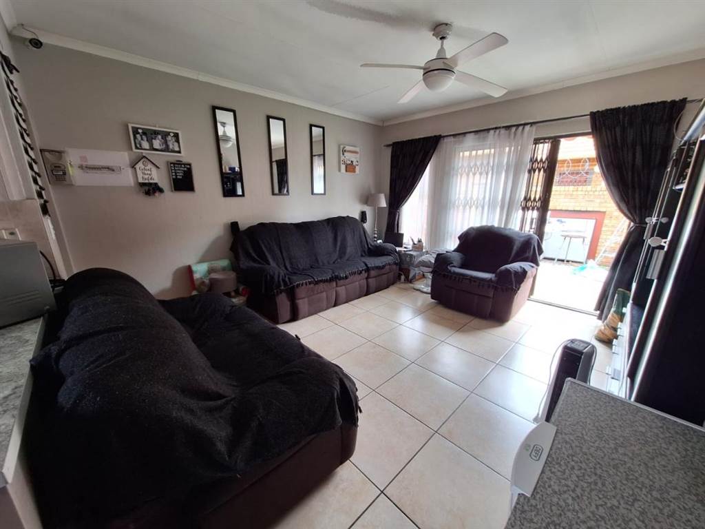 2 Bed Apartment in Riversdale photo number 3