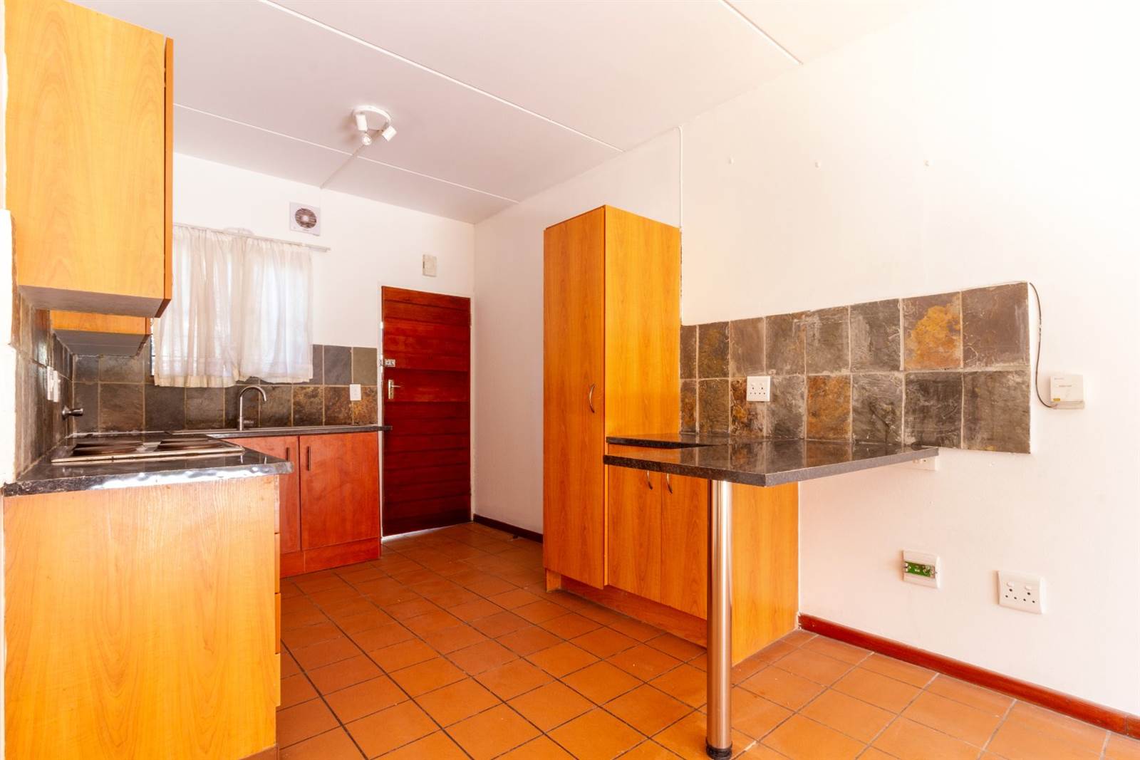 2 Bed Apartment in Sundowner photo number 10