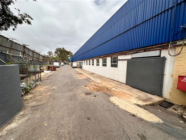 194  m² Industrial space in Amalgam