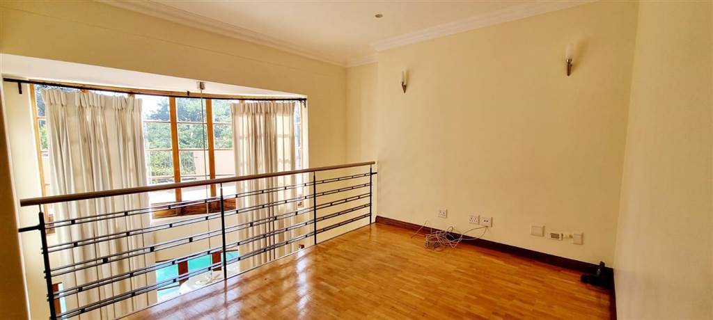 4 Bed House in Bryanston photo number 12