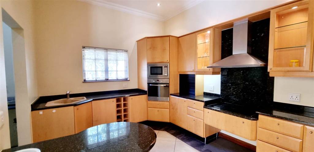 4 Bed House in Bryanston photo number 7