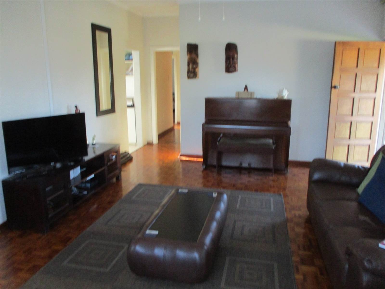 4 Bed House in Montclair photo number 15