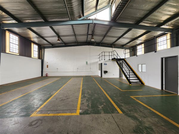 335  m² Industrial space