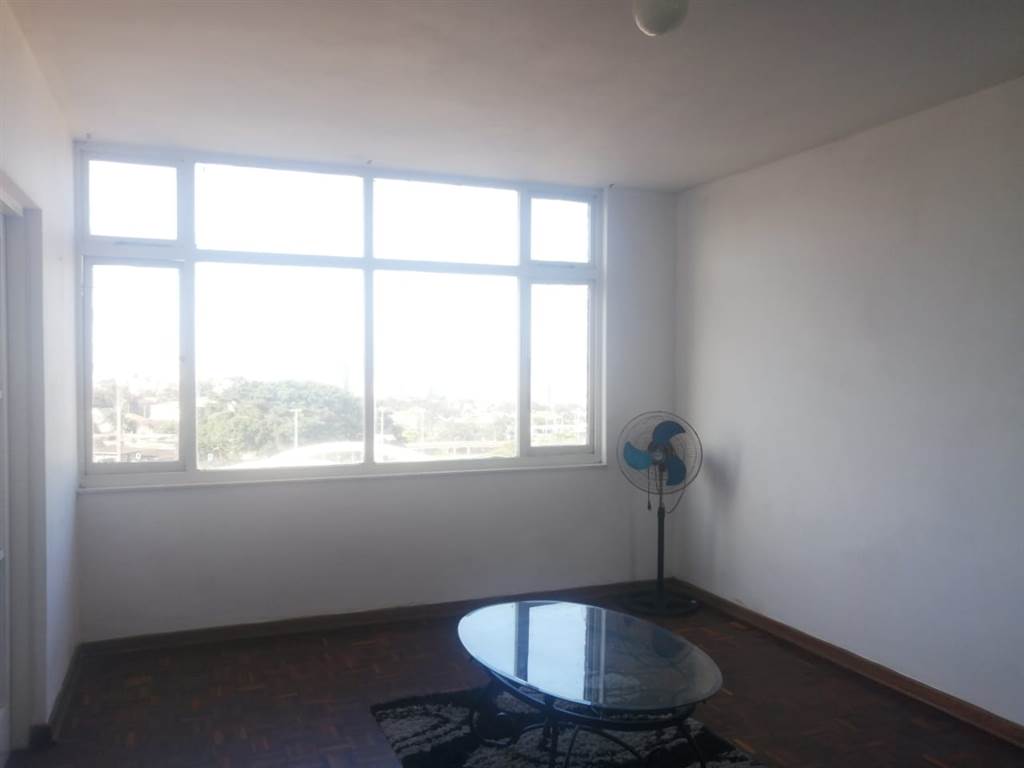 1.5 Bed Apartment in Westridge photo number 2