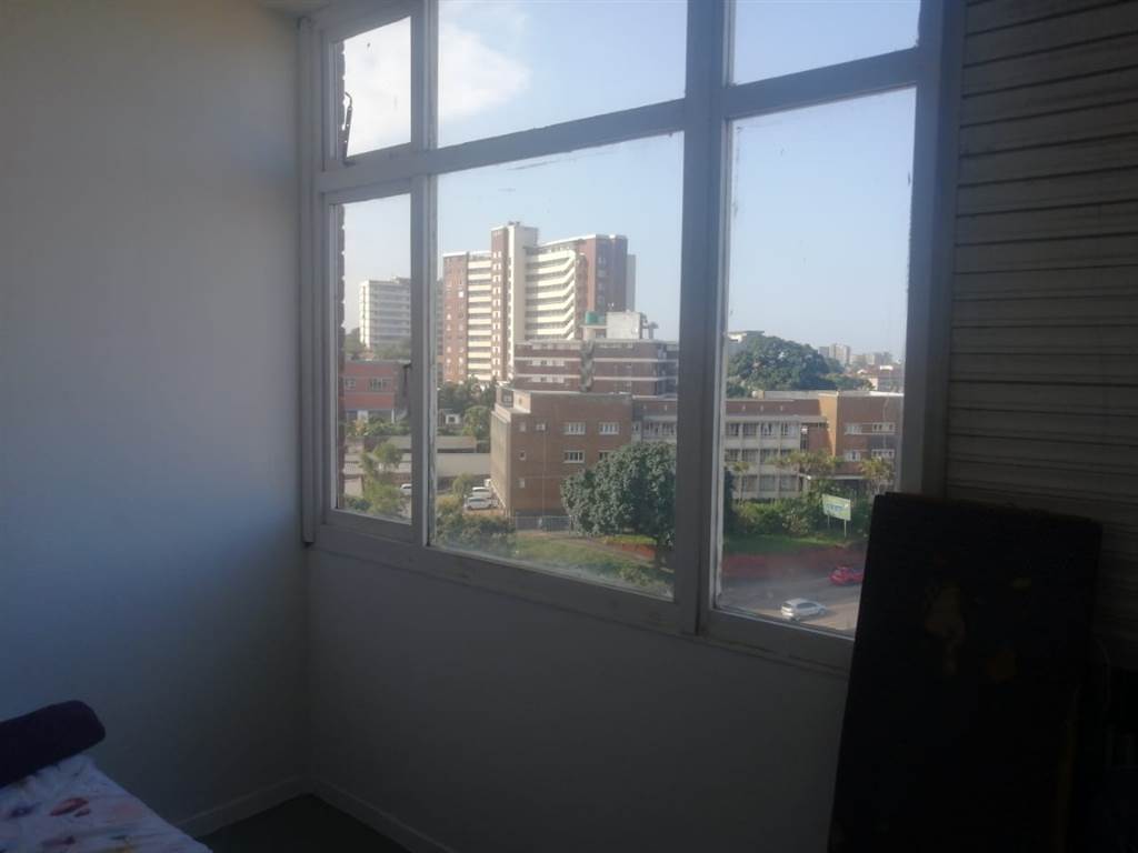1.5 Bed Apartment in Westridge photo number 11