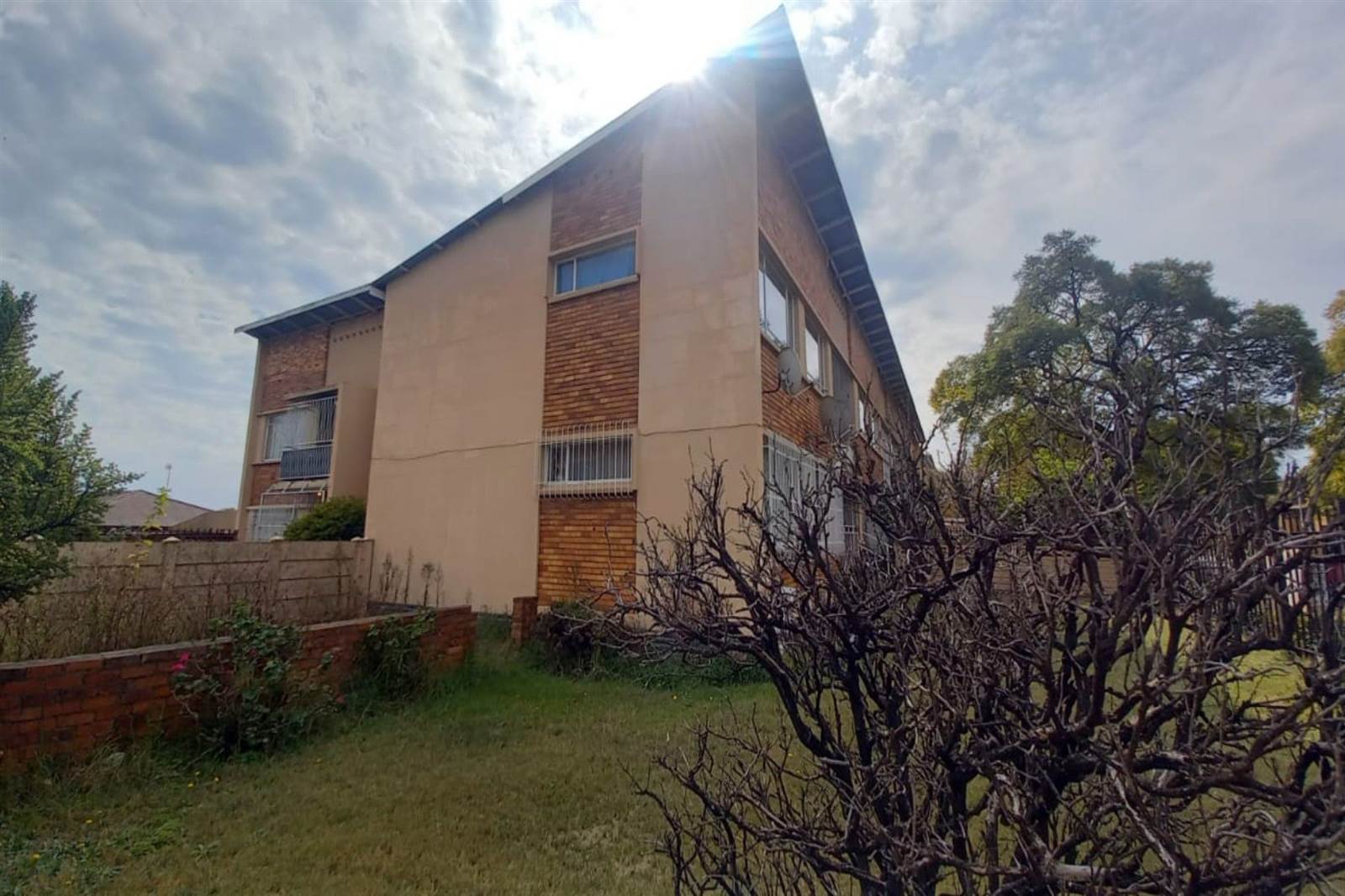 2 Bed Apartment in Witbank Central photo number 2
