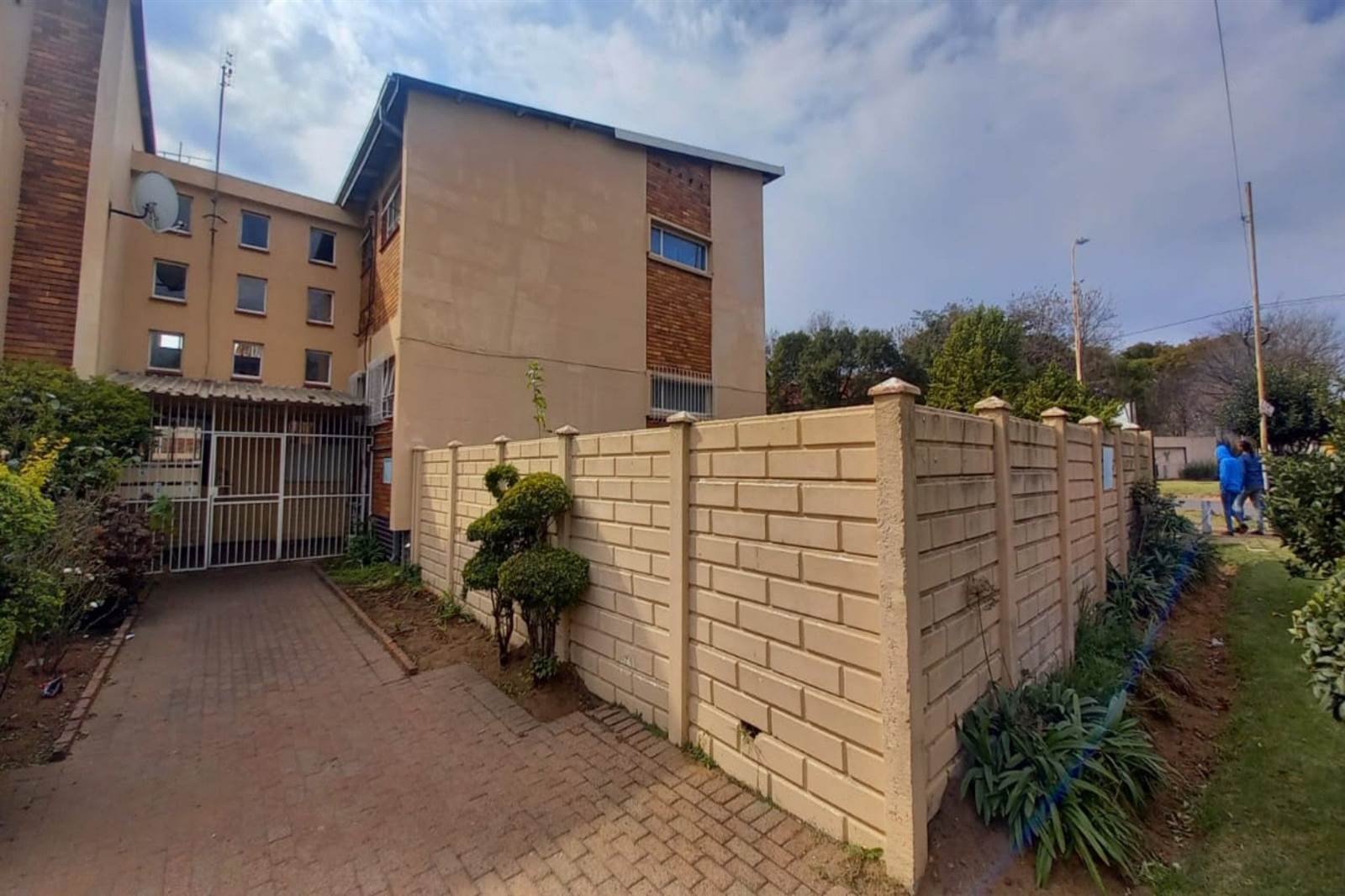 2 Bed Apartment in Witbank Central photo number 1