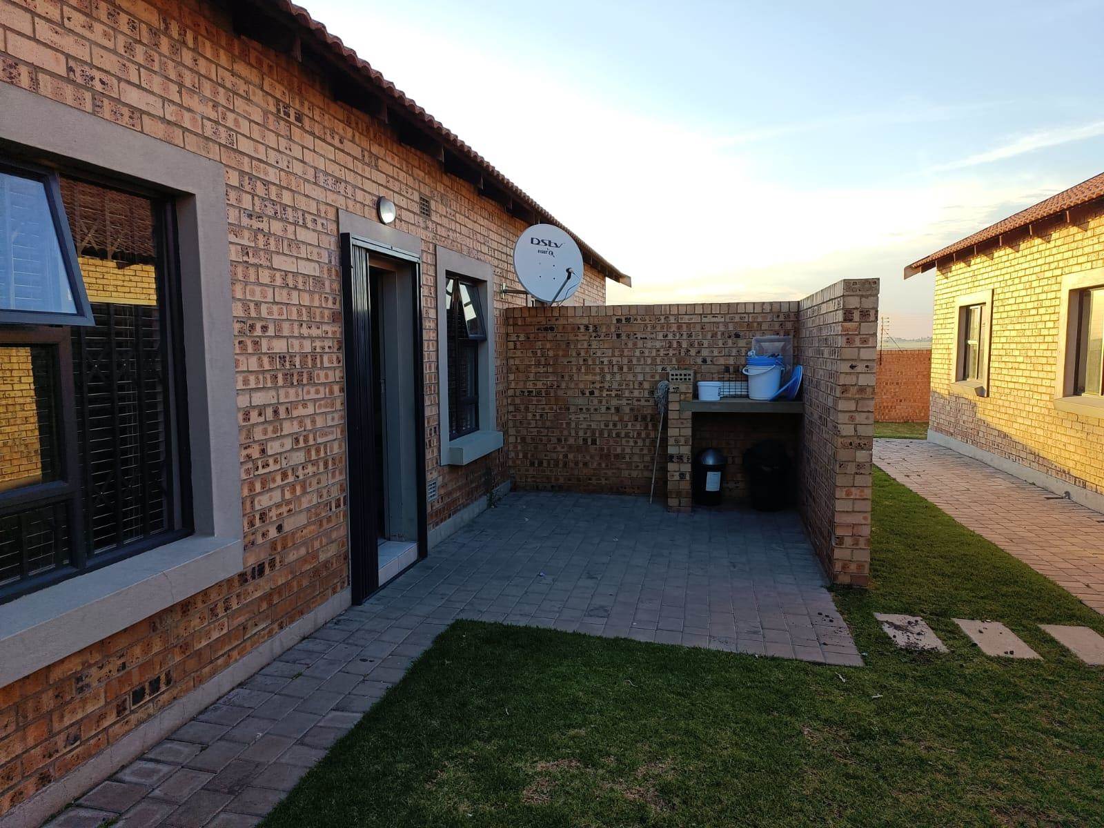 3 Bed Apartment in Trichardt photo number 5