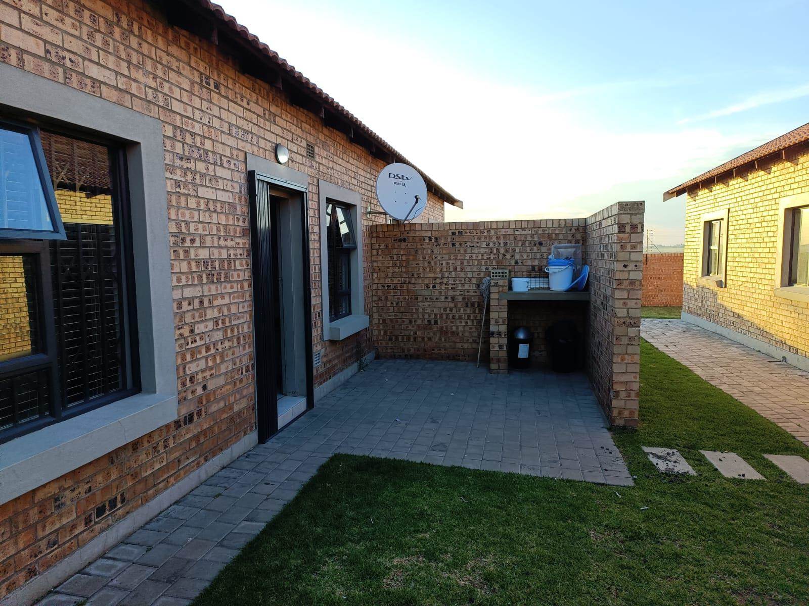 3 Bed Apartment in Trichardt photo number 4