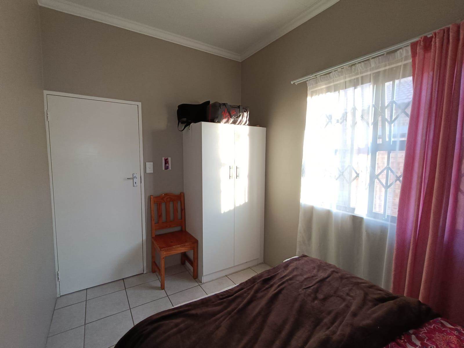 3 Bed Apartment in Trichardt photo number 16