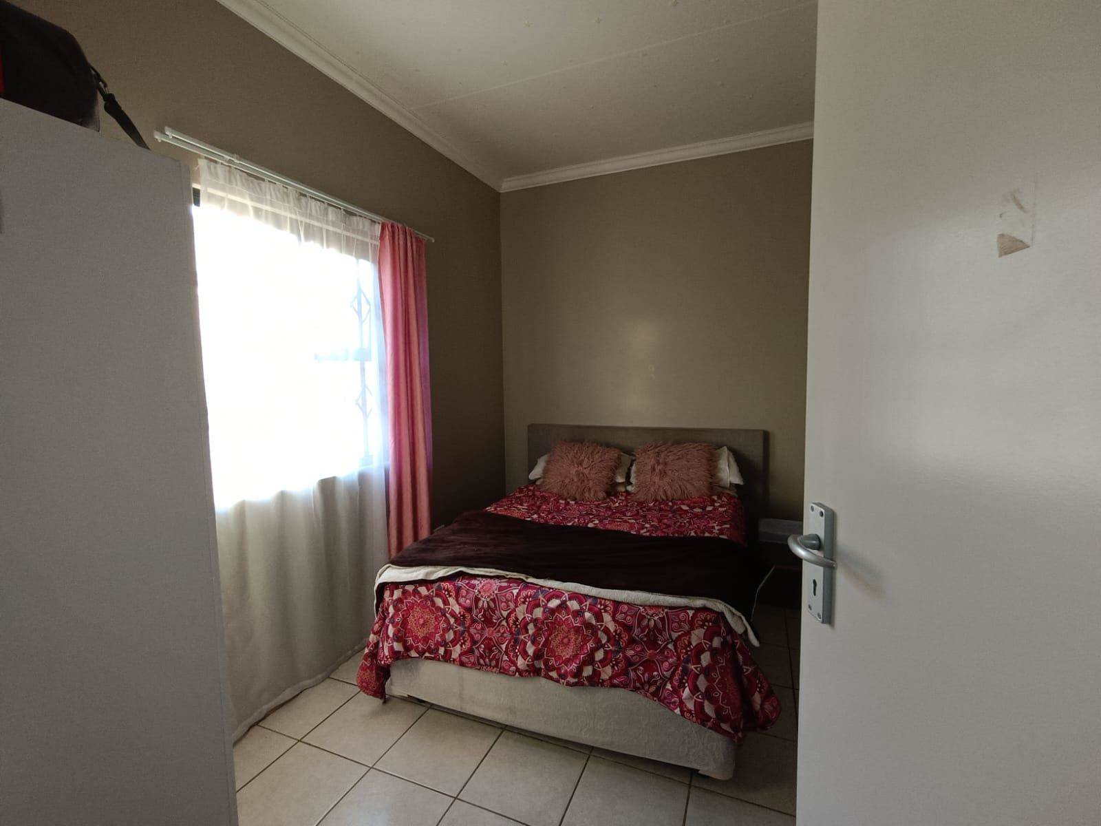 3 Bed Apartment in Trichardt photo number 14