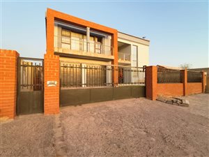 5 Bed House in Orlando East