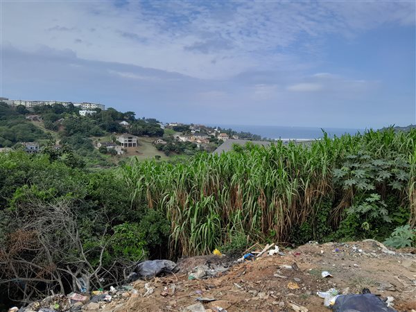 957 m² Land available in La Mercy