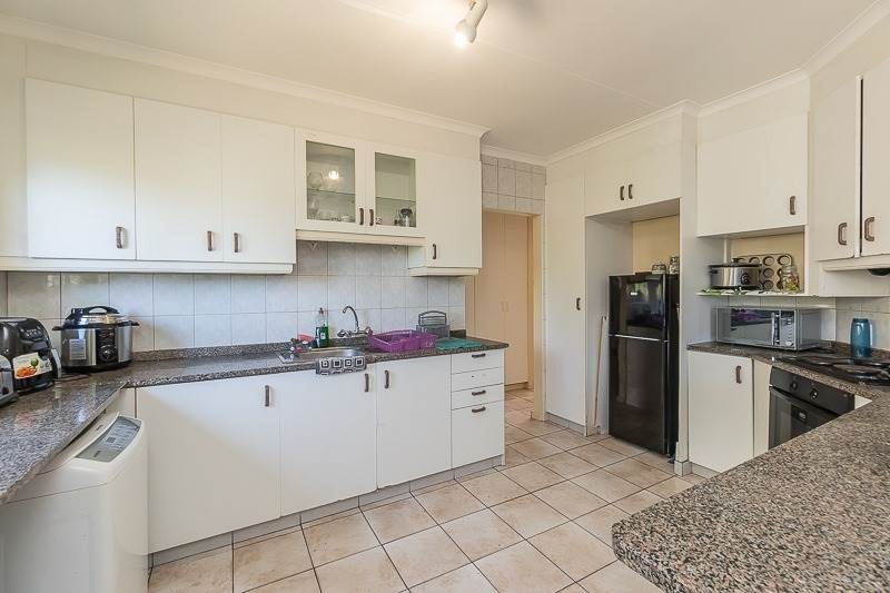 2 Bed Townhouse in Amanzimtoti photo number 7