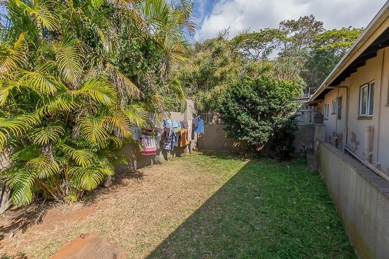 2 Bed Townhouse in Amanzimtoti photo number 15