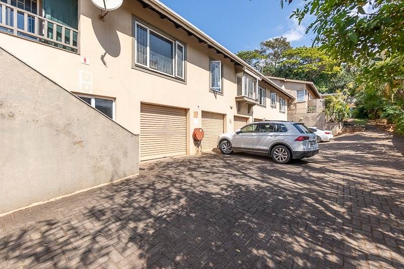 2 Bed Townhouse in Amanzimtoti photo number 16