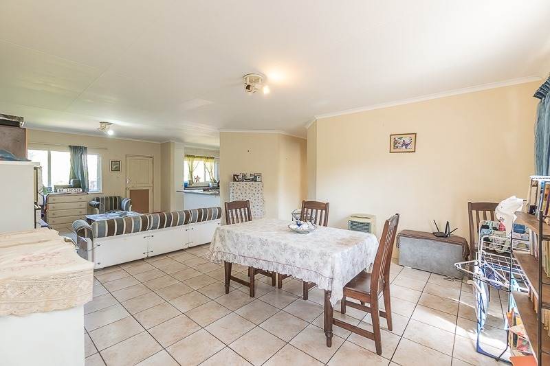 2 Bed Townhouse in Amanzimtoti photo number 3
