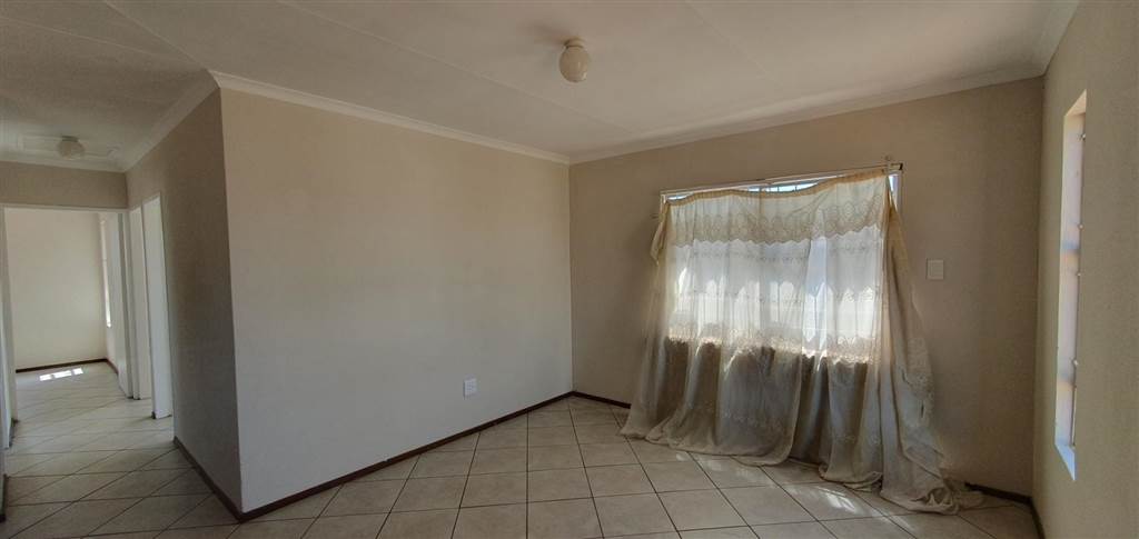 3 Bed House in Duvha Park photo number 7