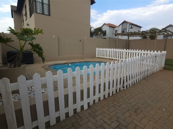 3 Bedroom Townhouse 3 Bedroom Townhouse