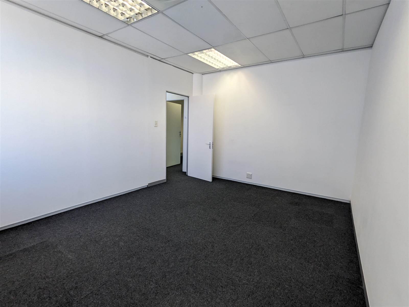 163  m² Commercial space in Milnerton Central photo number 19