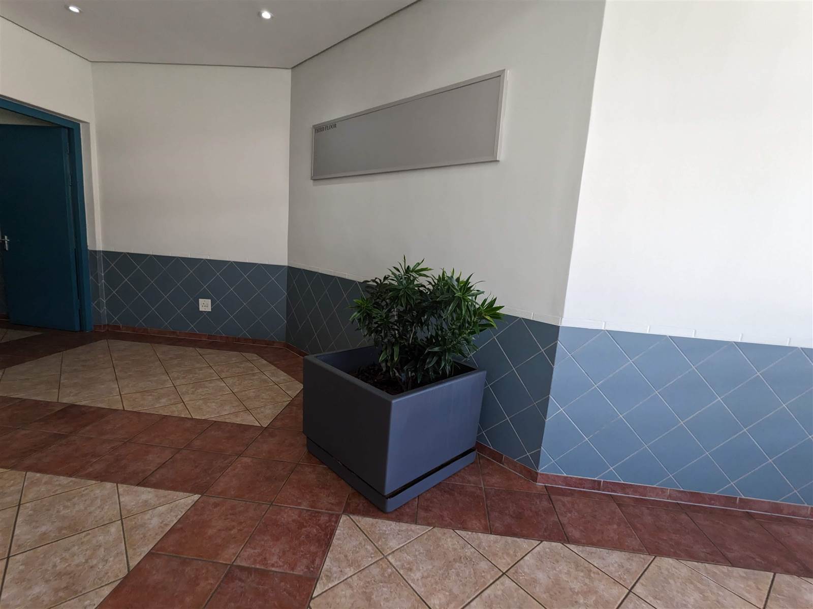 163  m² Commercial space in Milnerton Central photo number 5