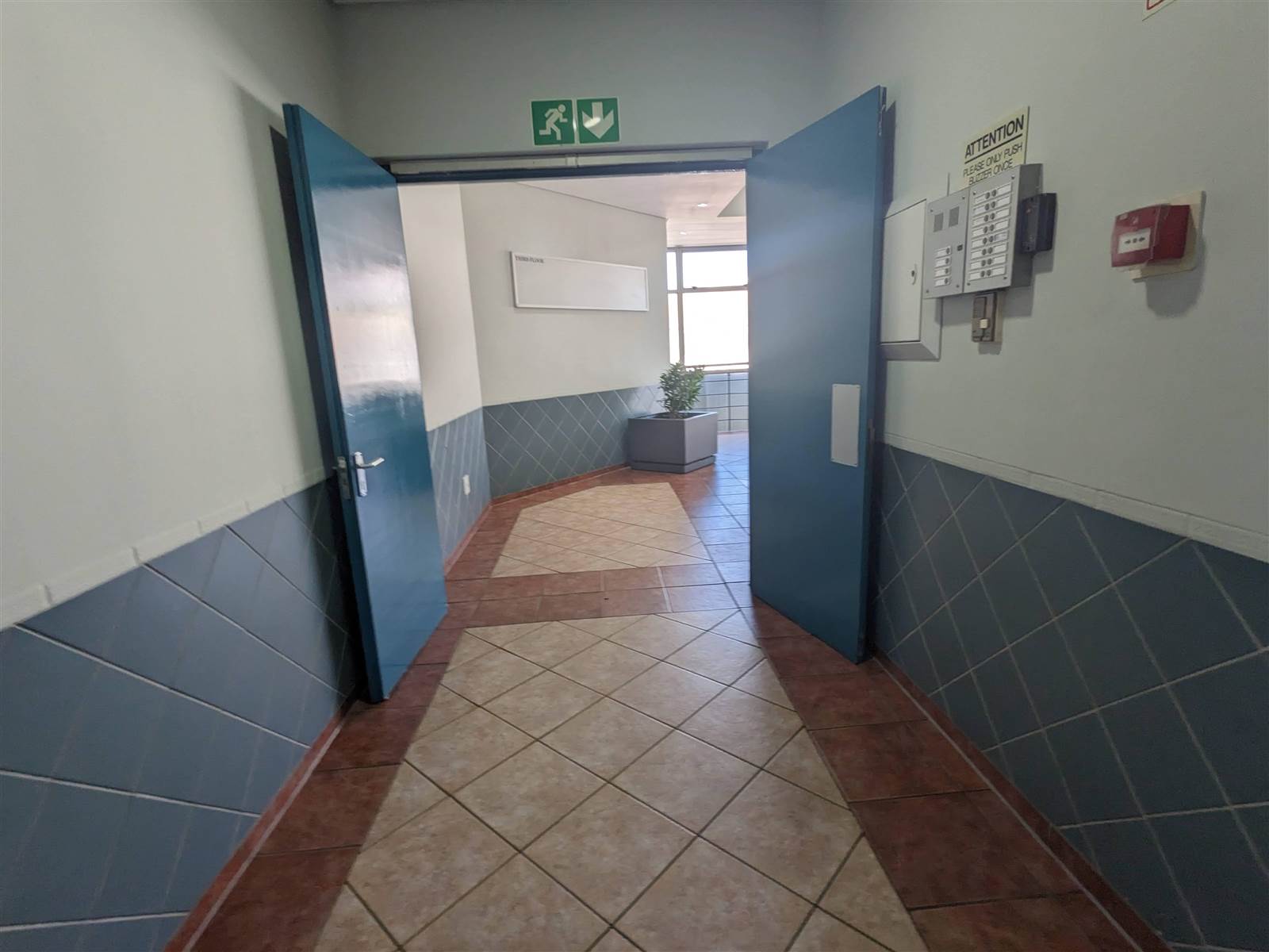 163  m² Commercial space in Milnerton Central photo number 7