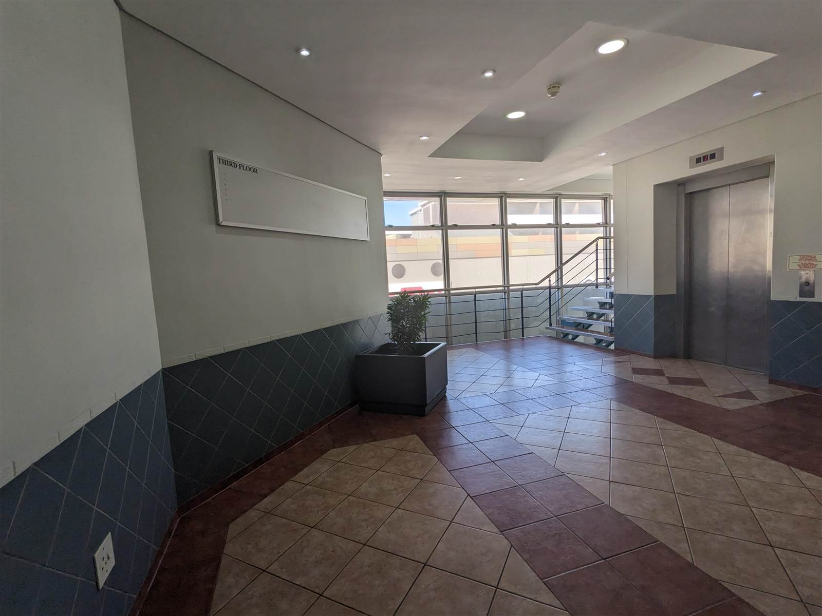 163  m² Commercial space in Milnerton Central photo number 6