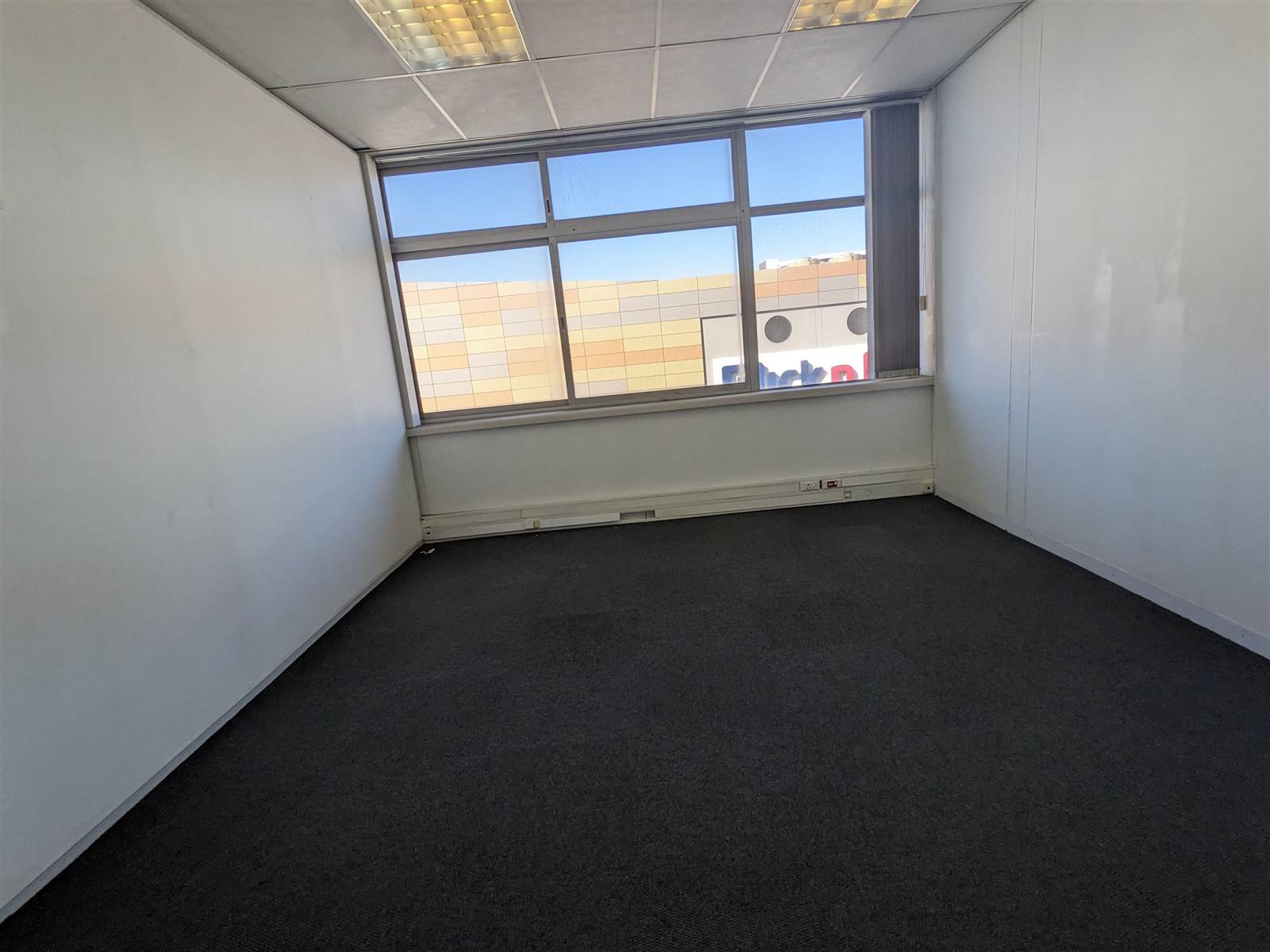 163  m² Commercial space in Milnerton Central photo number 28