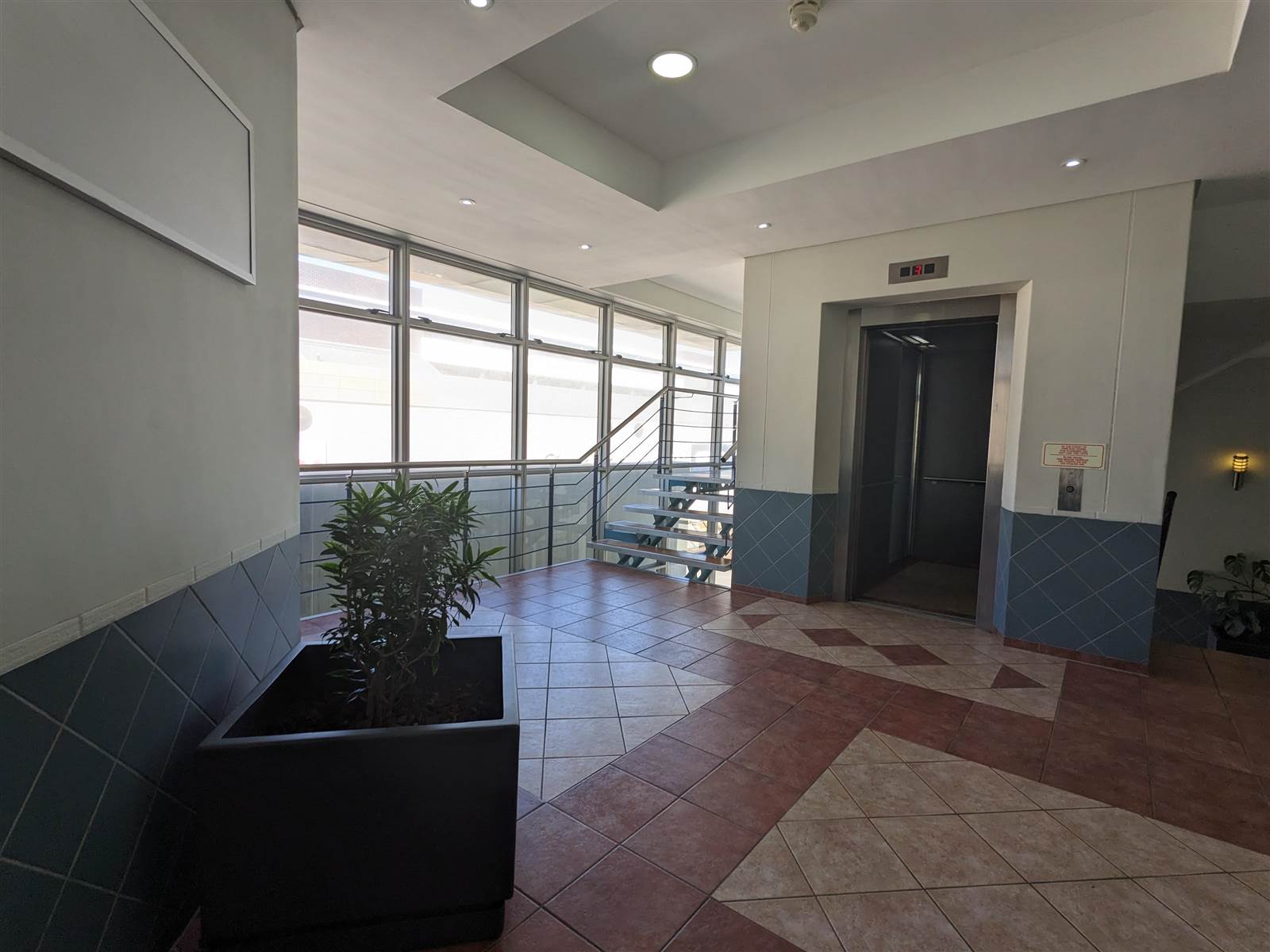 163  m² Commercial space in Milnerton Central photo number 3