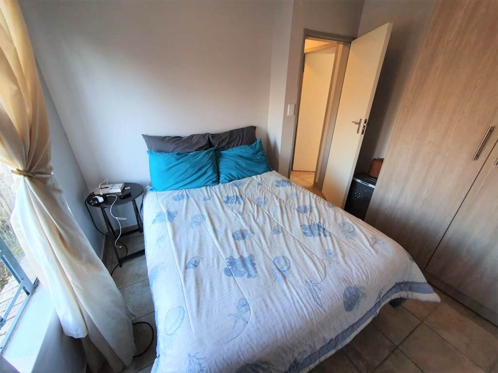 2 Bed Apartment in Rooihuiskraal North photo number 18