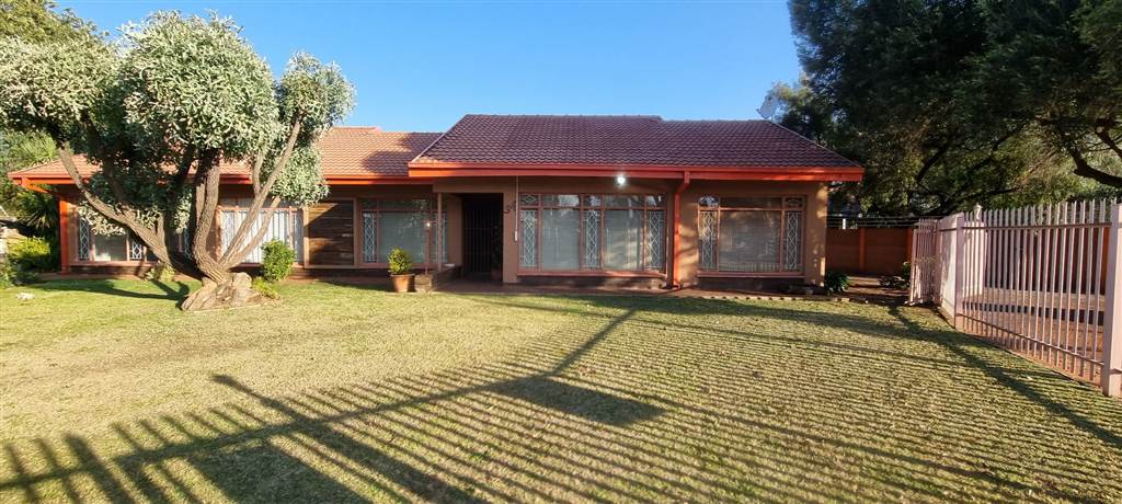 4 Bed House in Risiville photo number 1