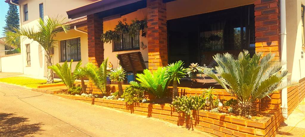 4 Bed House in Illovo Beach photo number 13