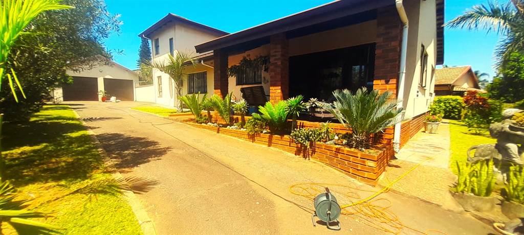 4 Bed House in Illovo Beach photo number 1