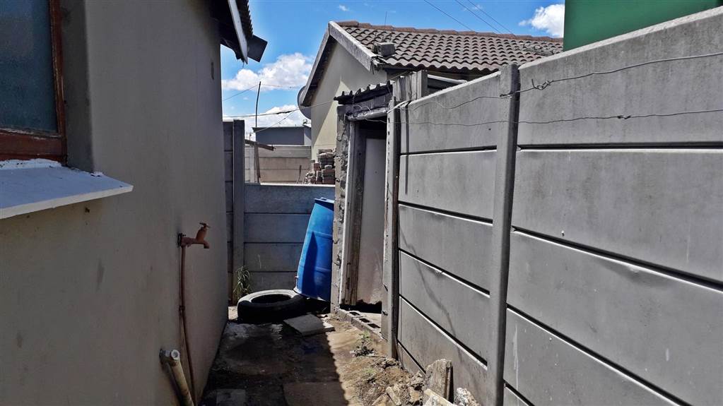 2 Bed House in Kraaifontein Central photo number 14