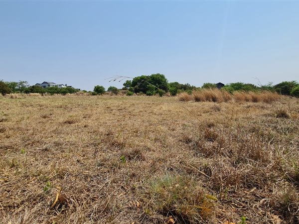 1 068 m² Land