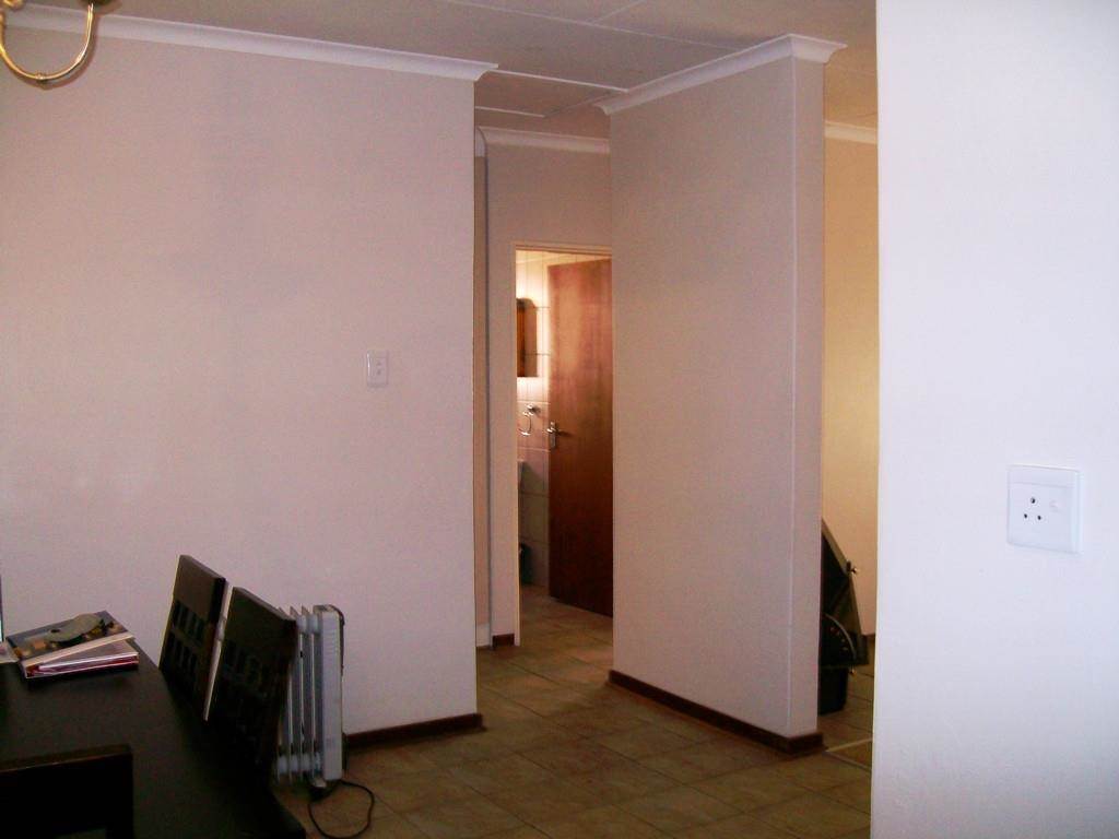 2 Bed Townhouse in Harrismith photo number 15