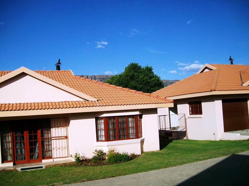 2 Bed Townhouse in Harrismith photo number 1
