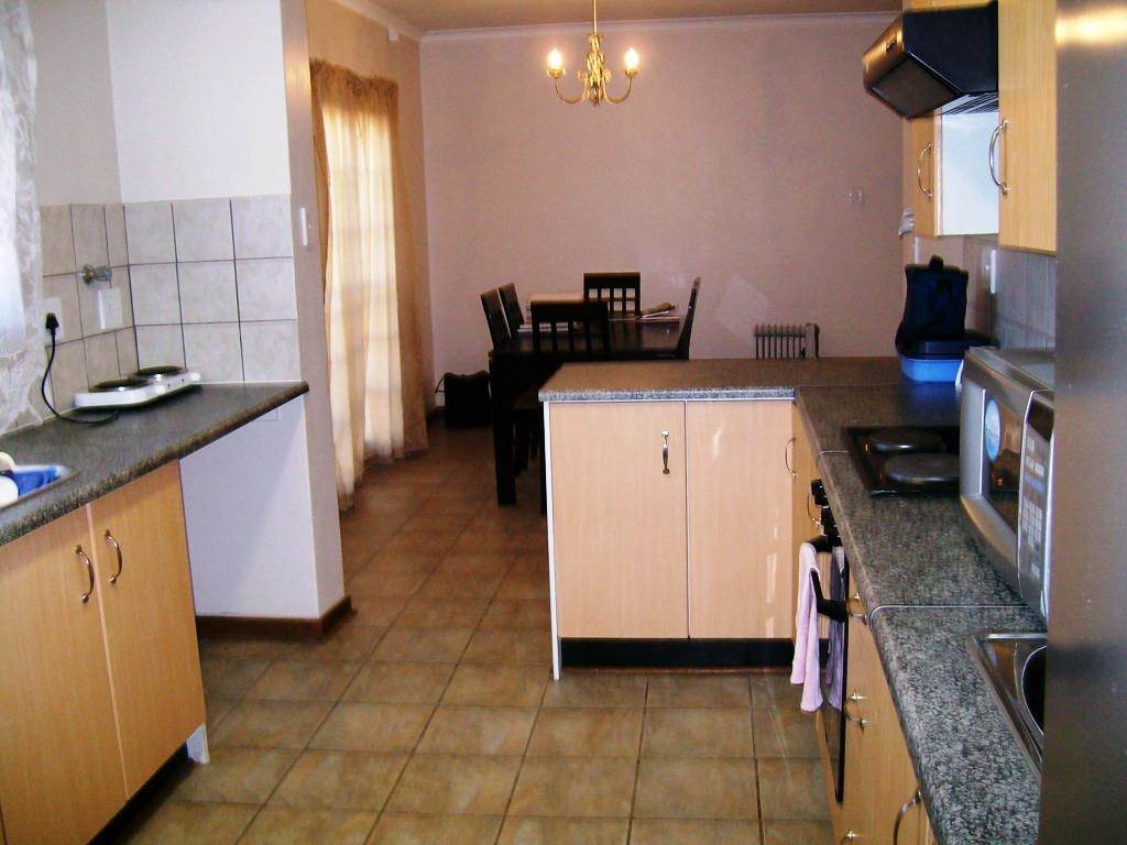 2 Bed Townhouse in Harrismith photo number 5