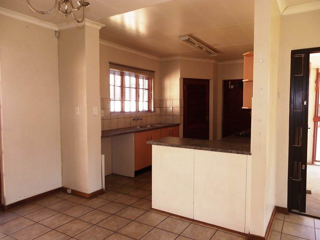 2 Bed Townhouse in Harrismith photo number 18