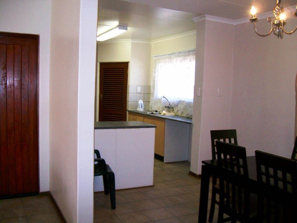 2 Bed Townhouse in Harrismith photo number 6