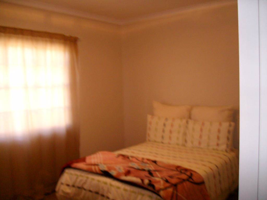 2 Bed Townhouse in Harrismith photo number 11