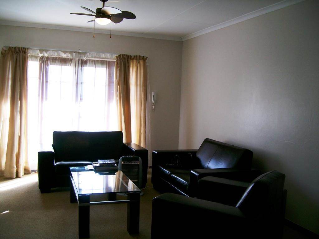 2 Bed Townhouse in Harrismith photo number 16