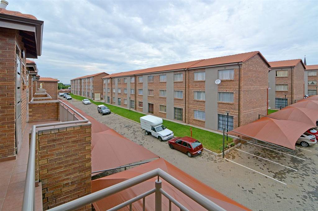 2 Bed Apartment in Edenvale photo number 15